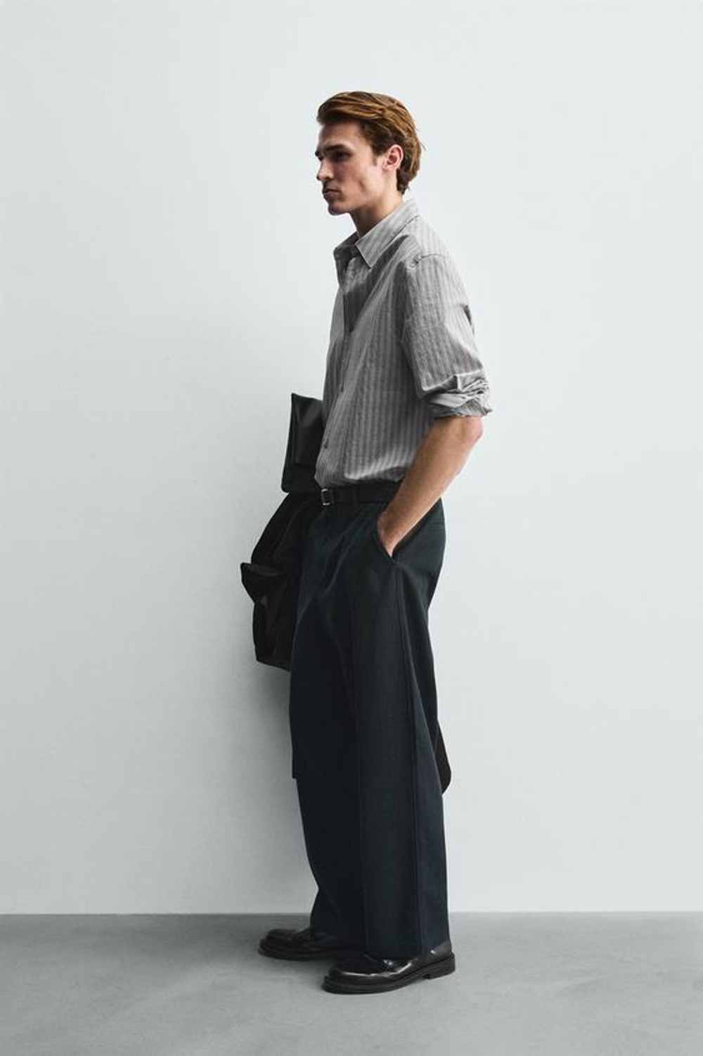 ZARA БРЮКИ-БАНАНЫ ИЗ ЛИОЦЕЛЛА И ХЛОПКА, ВЫЦВЕТШИЙ СИНИЙ