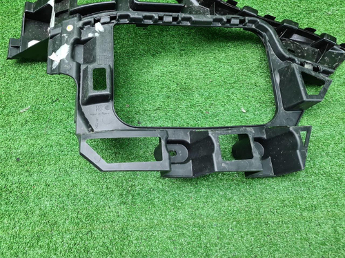 Кронштейн бампера правый VW Touareg 2 (2010-2018)