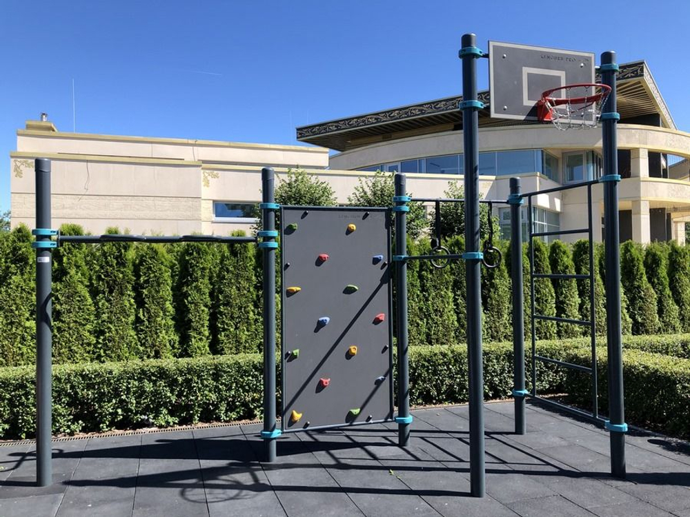 Воркаут комплекс со скалодромом, баскетбольным кольцом и скамьей для пресса – Резольют