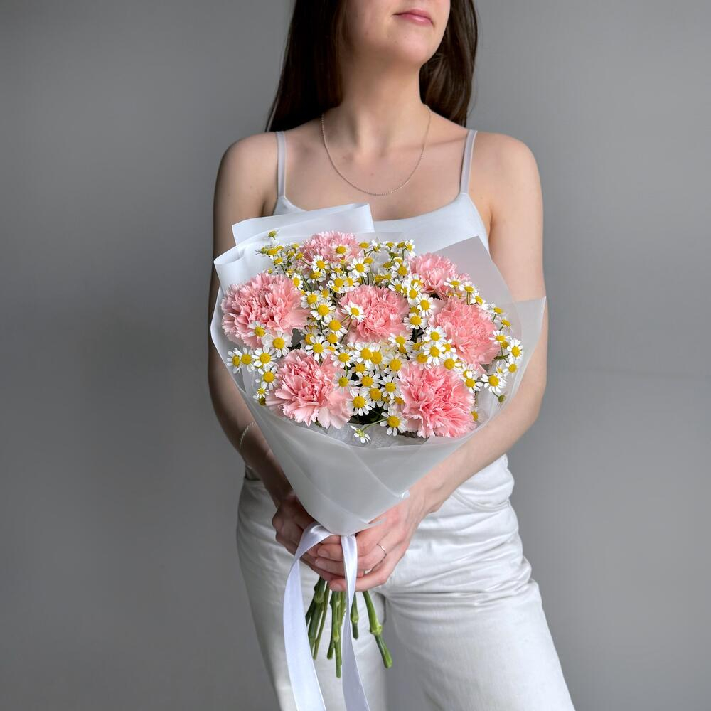 Розовый букет голландская ромашка и диантус