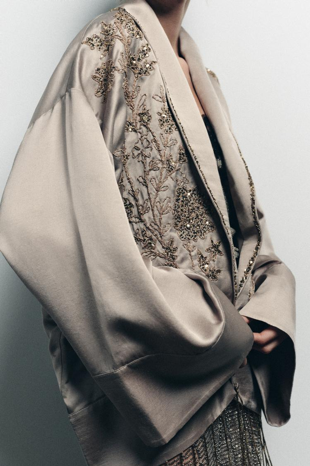 ZARA КИМОНО С ВЫШИВКОЙ И БУСИНАМИ, СЕРЫЙ