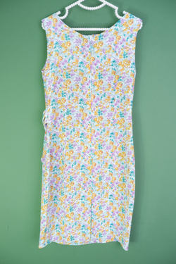 Платье интересное в милый цветочек 40-42 размер