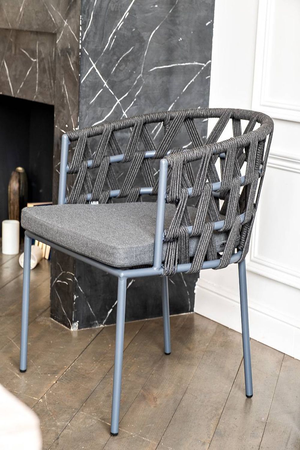 "Диего" стул плетеный из роупа, каркас из стали серый (RAL7022) муар, роуп темно-серый круглый, ткань темно-серая 027