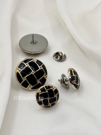 Брошь-пин (пуговица) черная с золотистыми деталями