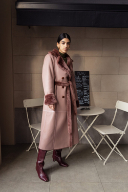 Дубленка-пальто розовая