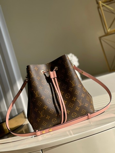 Louis Vuitton NeoNoe MM