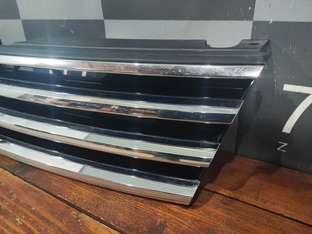 Решетка радиатора R-Line VW Touareg 2 14-18 Б/У Оригинал 7P6853653C