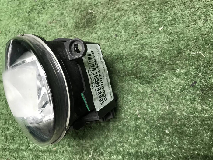 ПТФ правая Toyota Land Cruiser Prado 150 17-нв LED