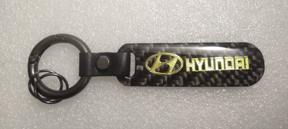 Брелок "Hyundai" карбон, золотой (1 шт.)