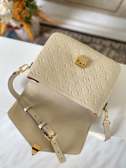 Louis Vuitton Pochette Metis
