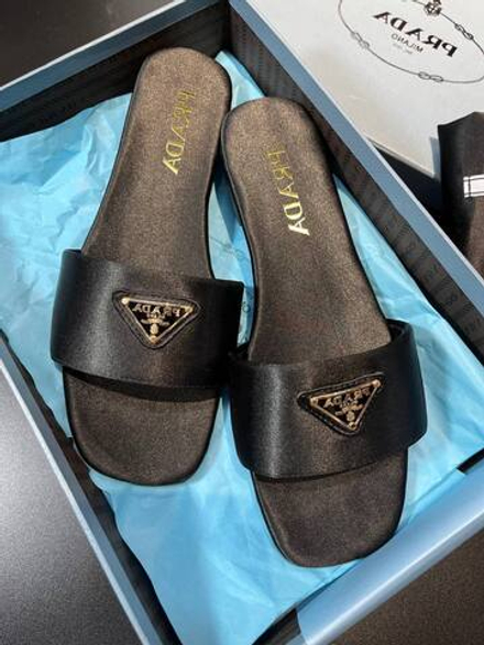 Шлепанцы Prada