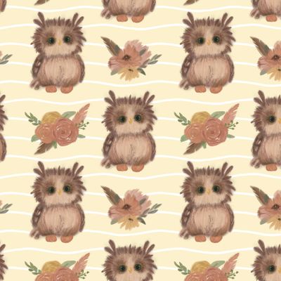 Лохматая сова на ванильном фоне