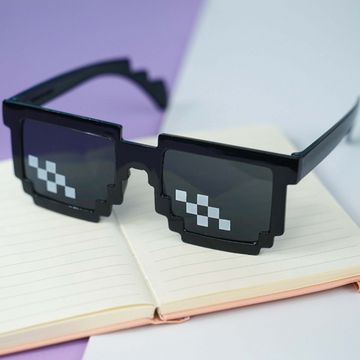 Солнцезащитные очки "Пиксели" черные классика
