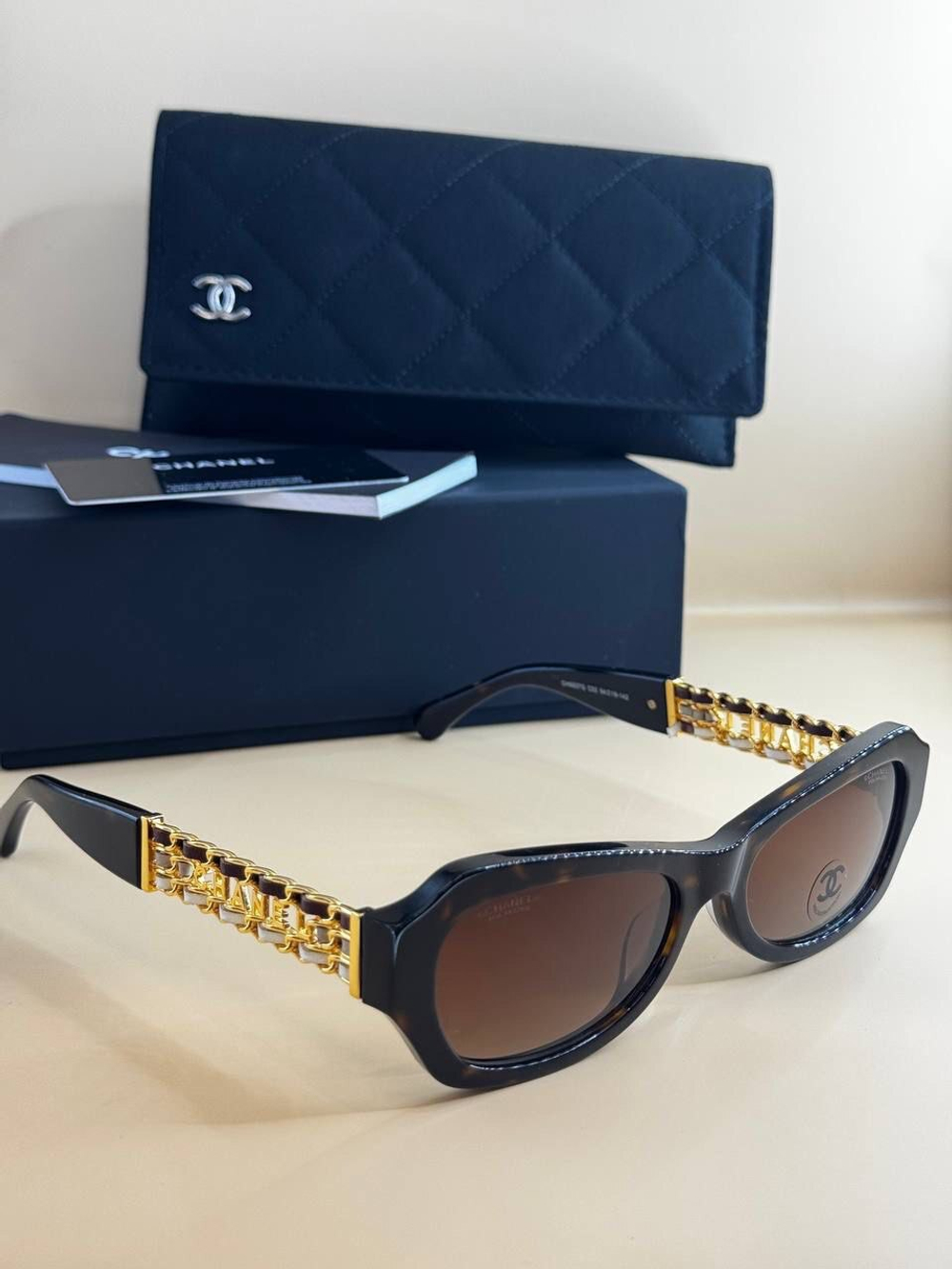 Солнцезащитные очки CHANEL