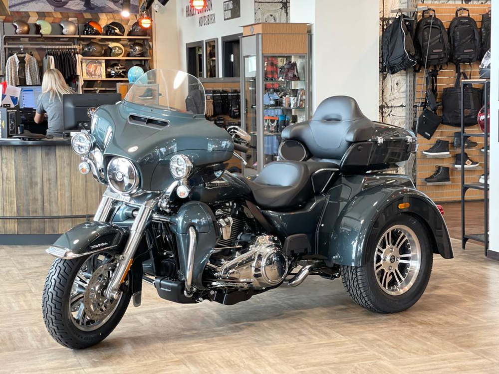 Tri Glide Ultra (FLHTCUTG), Harley-Davidson  2020 "Spruce"