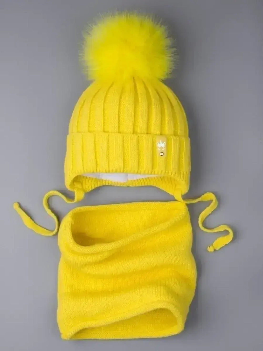 Шапка для девочки зимняя вязаная и снуд