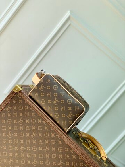Louis Vuitton Locker Dopp Kit