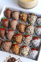 Набор клубники в шоколаде "Молочный микс"