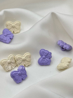 Пуговицы бантики пластиковые бежевые (молочные)