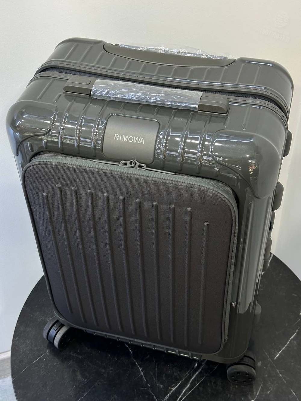 Чемодан Rimowa Essential Sleeve Cabin