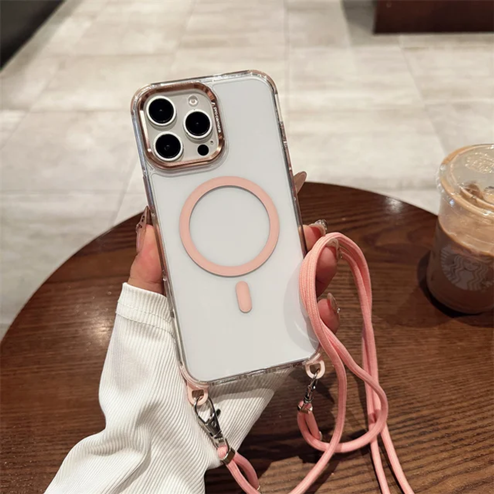 Clear Cover с MagSafe и ремешком для iPhone 15