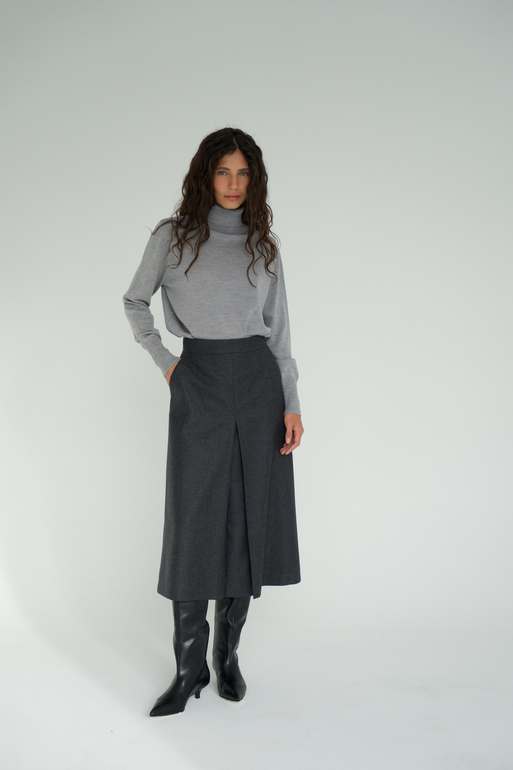 Тестовый образец. Юбка Gray из шерсти 100%. Цвет серый. Размер 44. №83 (длина короче, смотрите описание)