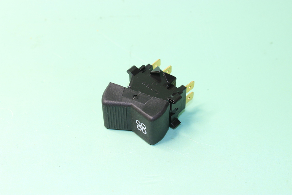 Переключатель-клавиша вентилятора отопителя