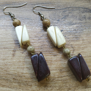 Серьги Клинышки, дерево, цвет молочный, вишневый