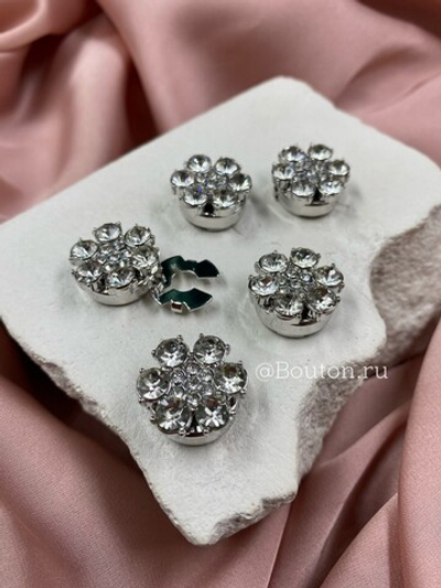 Накладка на пуговицу серебряные со стразами