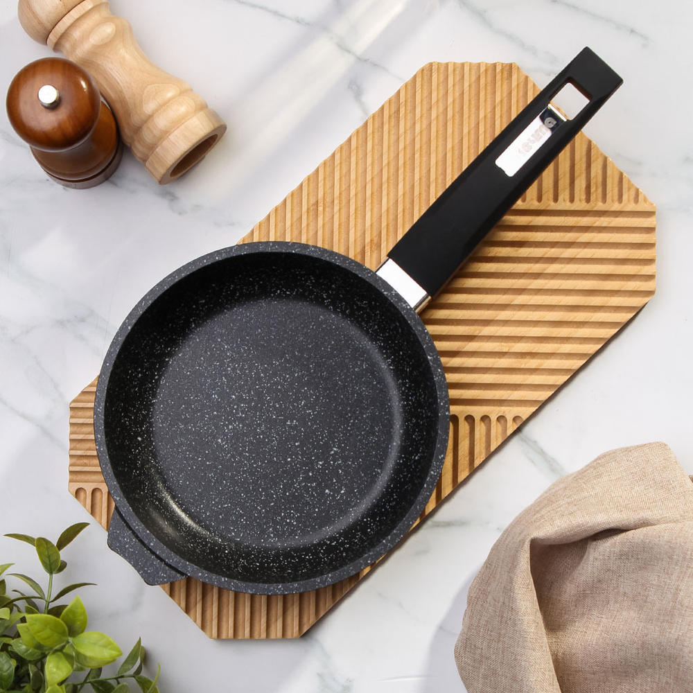 Сковорода литой алюминий, 18 см, антиприг, Мечта, Гранит black Induction Pro, бакелит руч, индукц