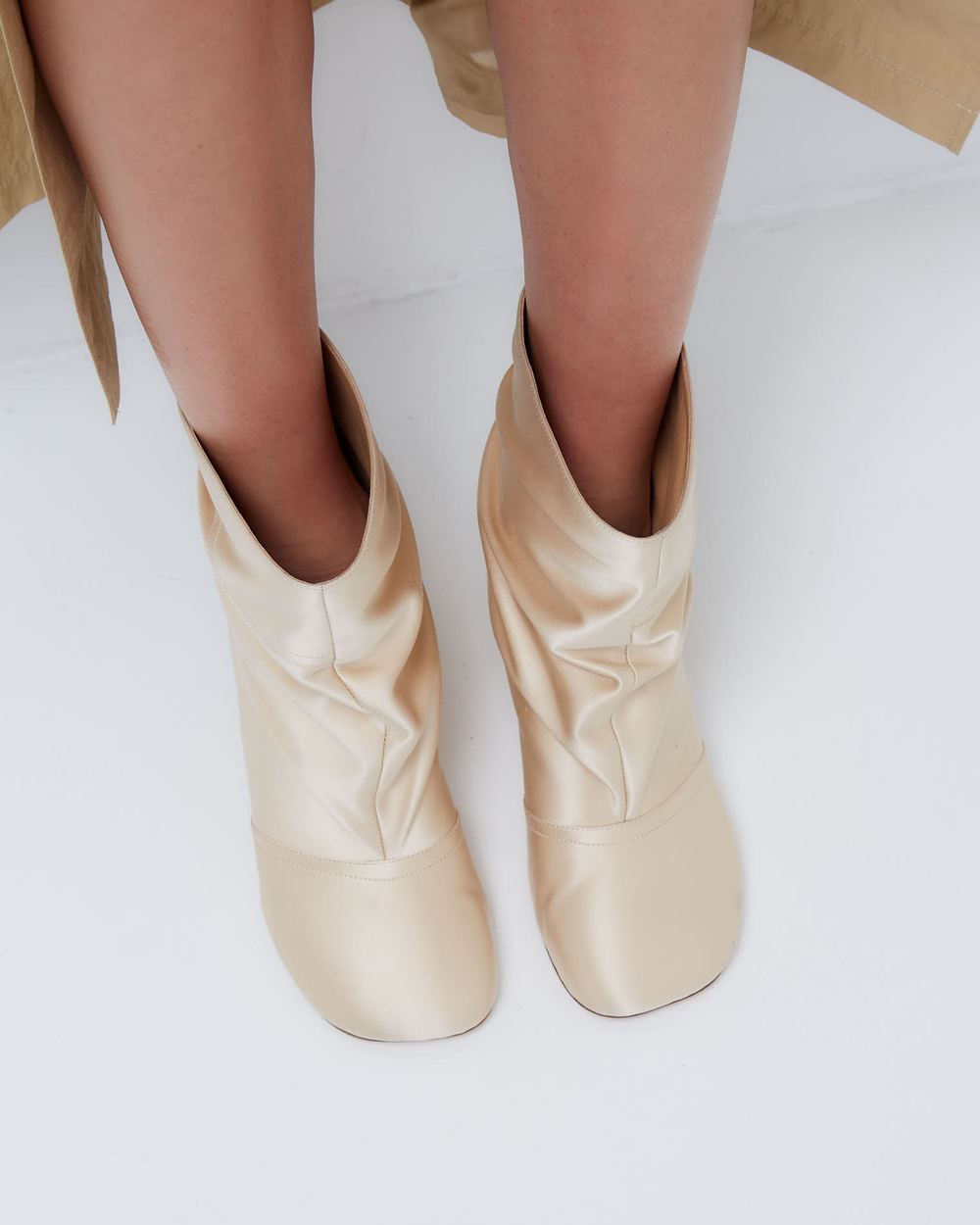 Ботильоны из шелка сливочный