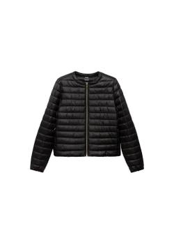 Короткий стеганый анорак с карманами