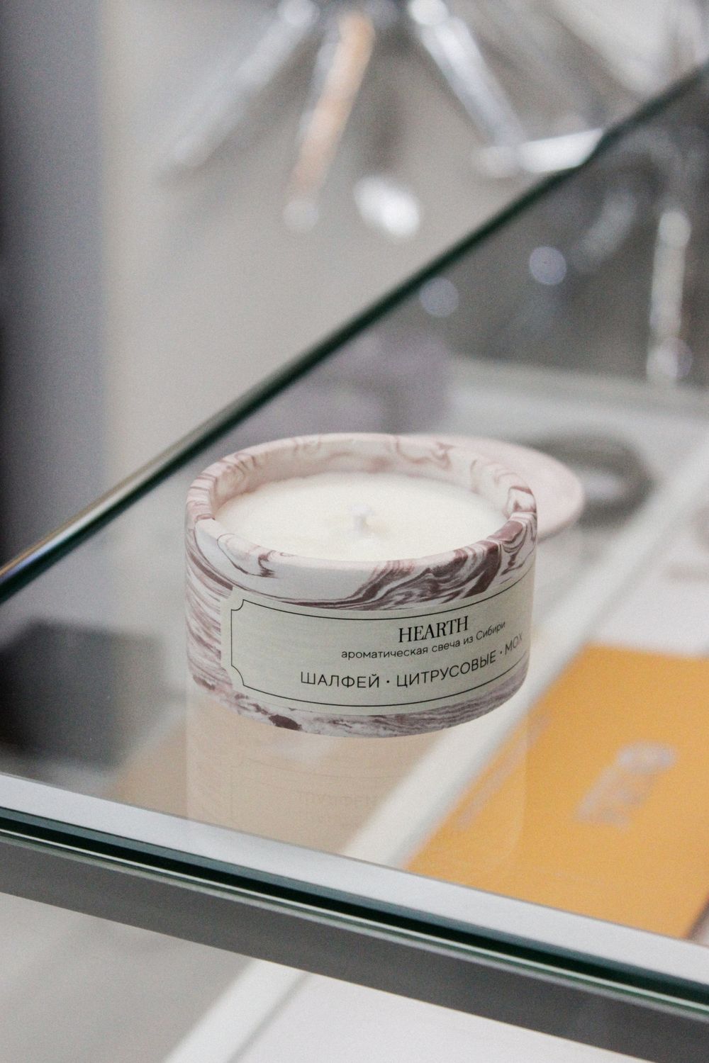 Свеча Дубовый мох и амбра, гипс, 80 / 200 мл.