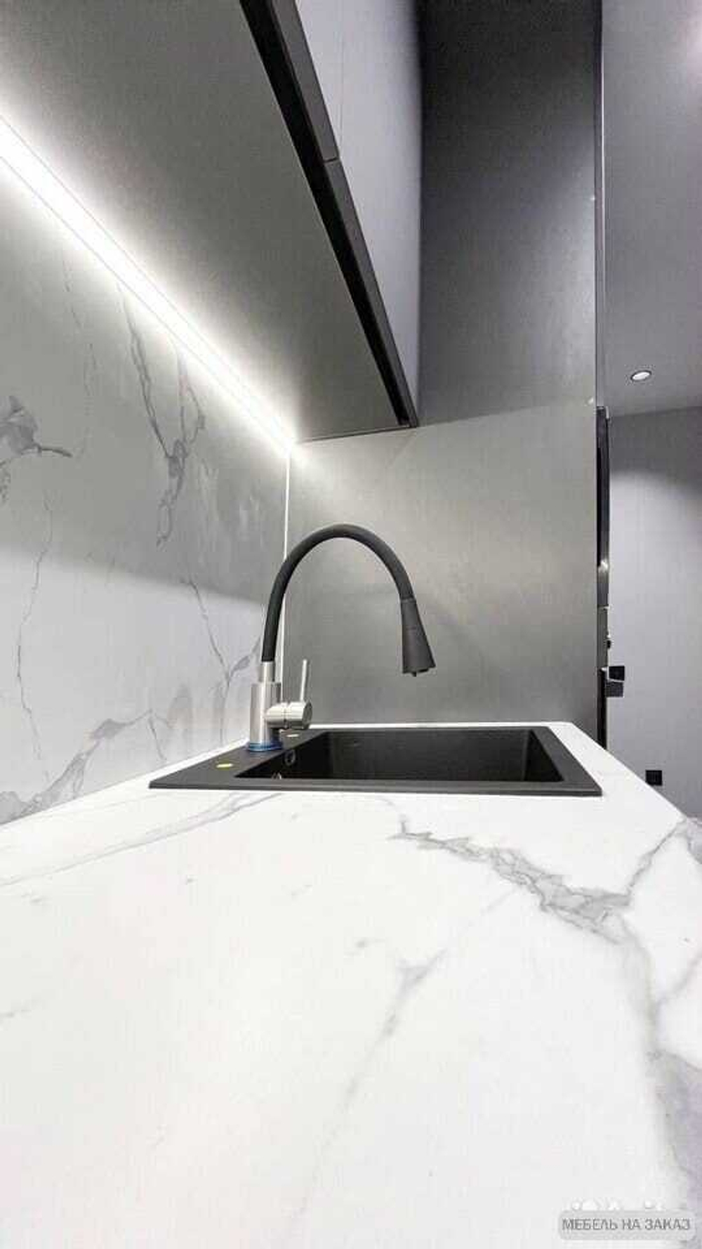 Кухня в серых тонах