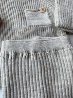 Вязаный комплект на выписку 3 предмета "Лапка" (Шапка, кофта, штанишки отк.) (Цвет: Серый)