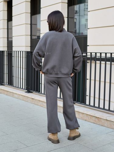 Темно-серый спортивный костюм с вышивкой-лого