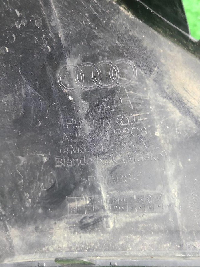 Накладка решетки радиатора Audi RS Q8 (2020-н.в.)