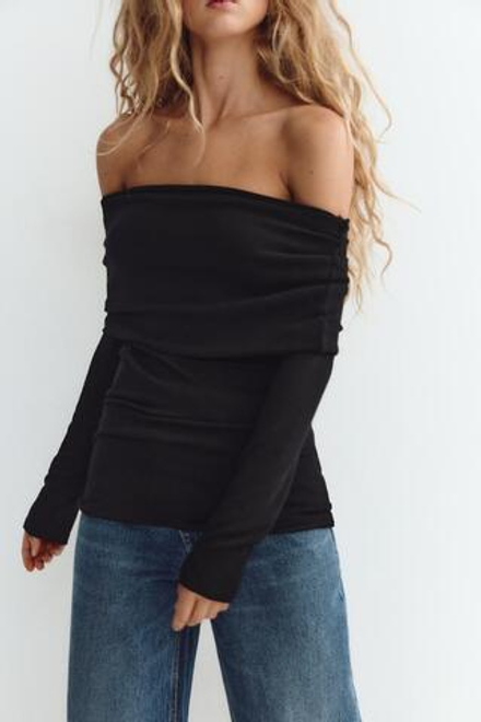 ZARA МЯГКИЙ ТОП БЕЗ БРЕТЕЛЕЙ СО СБОРКОЙ, ЧЕРНЫЙ