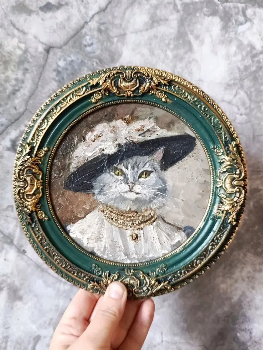 Картина маслом в круглой рамке Кошка