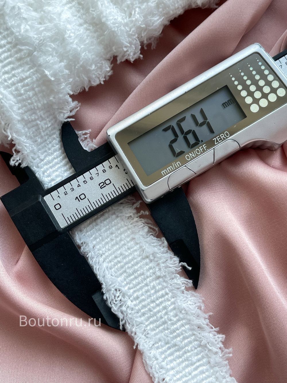 Тесьма белая мягкая