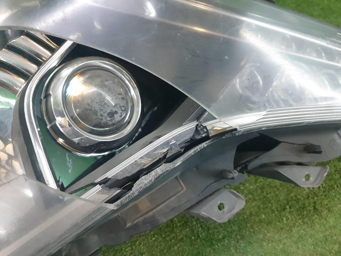 Битая Фара правая Toyota Land Cruiser Prado 150 (2013-2017) LED