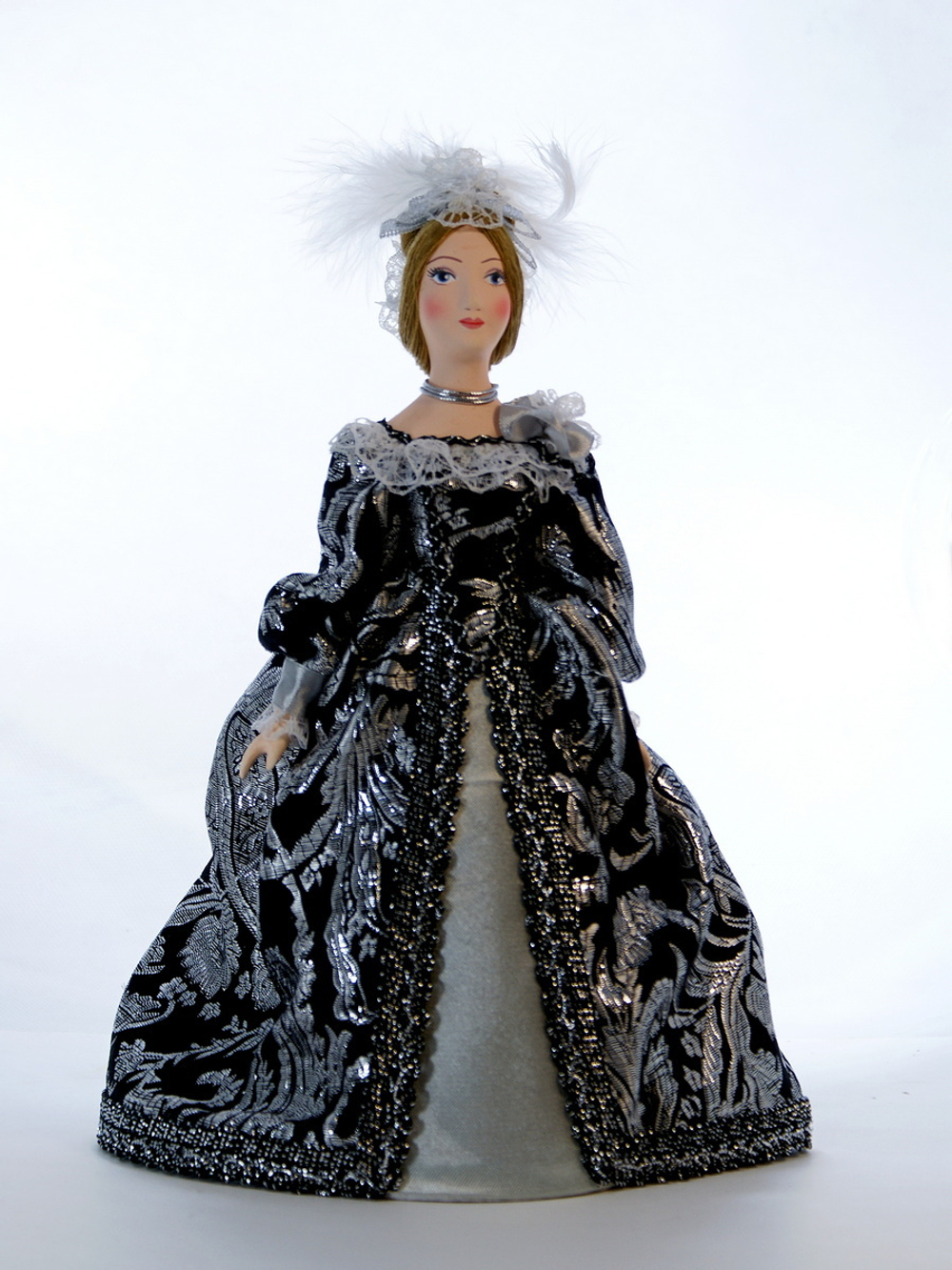 Кукла коллекционная Дама в придворном платье.