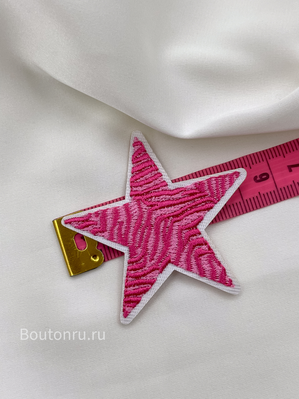 Нашивка звезда розовая 6,5 см