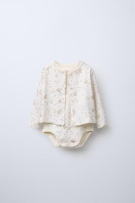 ZARA КОМПЛЕКТ ИЗ БОДИ И КАРДИГАНА С АЖУРНЫМ УЗОРОМ И ПРИНТОМ, ЭКРЮ