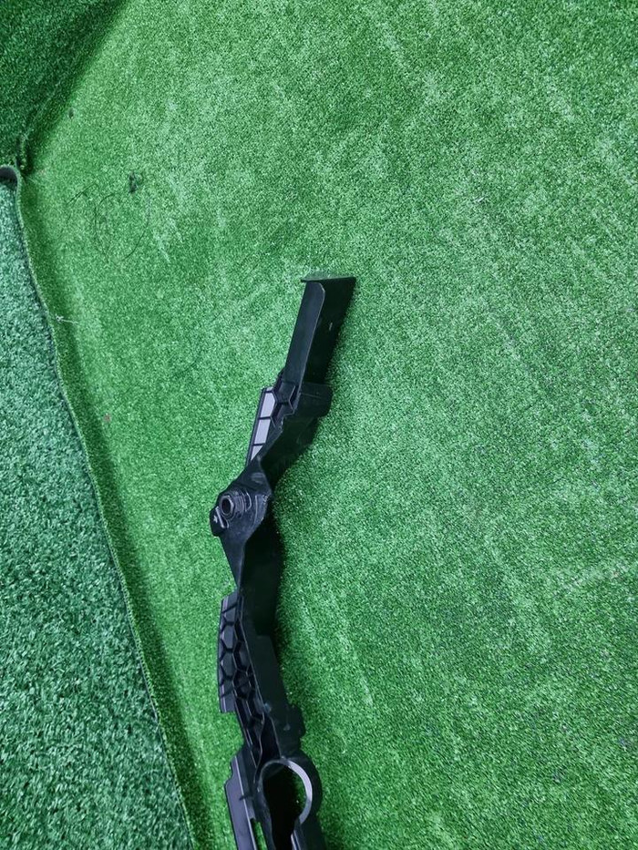 Кронштейн переднего бампера BMW 7er G70 (2022-н.в)