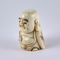 Нэцкэ Хотей с волшебным инструментом