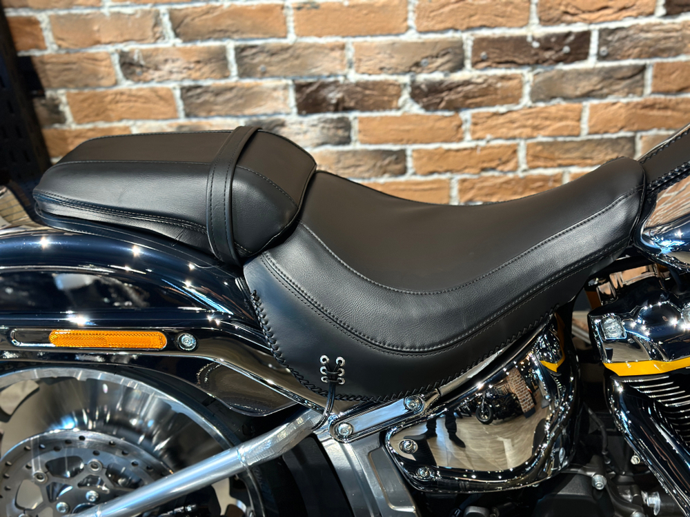 Harley-Davidson Fat Boy 117 Gray Ghost (Icon Collection)