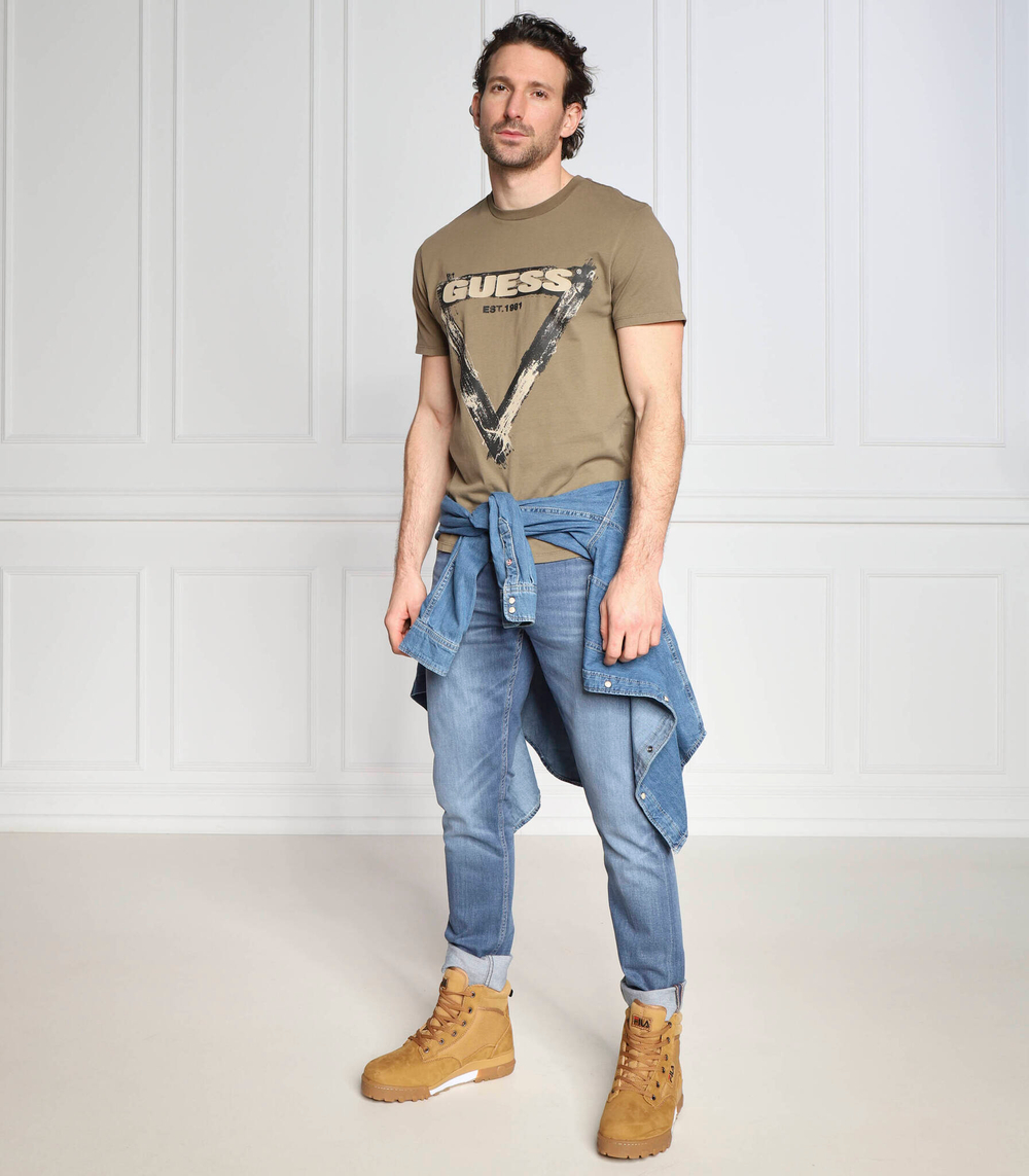 футболка ss bsc brushed triangle tee GUESS - хаки(M3RI64 KBDL0)