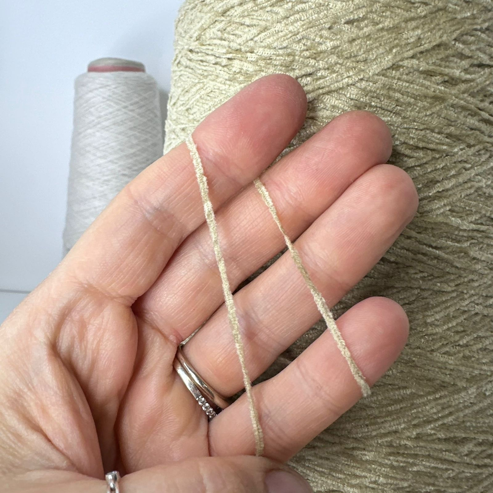 CHENILLE - STAHL; вискоза, хлопок, п/а; 800м/100гр; велюр; цвет: песочный бежевый Есть мал. бобинка 177гр.