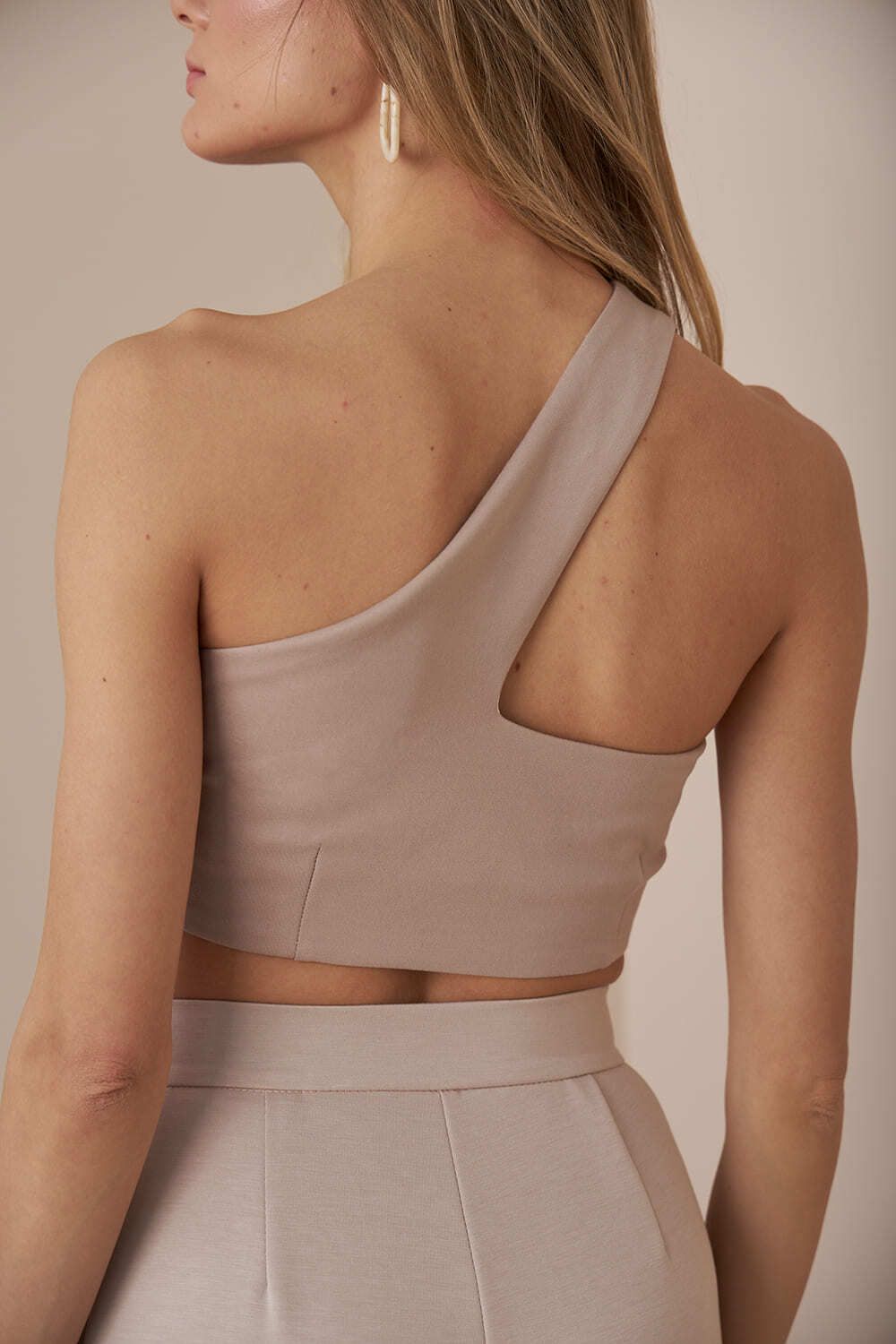 Асимметричный топ из джерси цвета какао